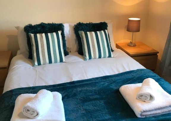 Bicester House | Accessible Comfort at Arma Short Stays Conifer Drive