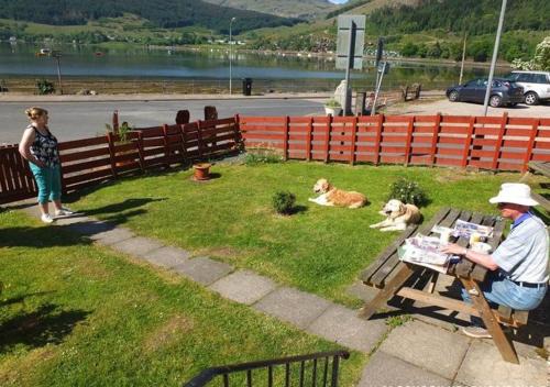 Lochgoilhead House | Discover Armadale Cottage: Pet-Friendly Retreat with Breakfast