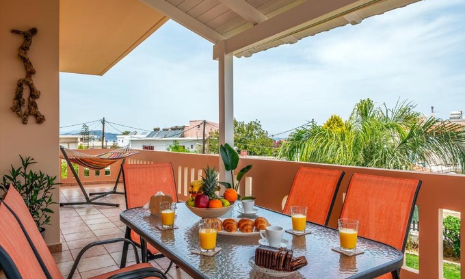 Daratsos Apartment | Guest Rated 10/10: Armeria Apartments for Families