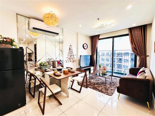 Gia Lam Apartment | Cozy Armin Homes: 2-Bedroom Retreat with Ocean Views