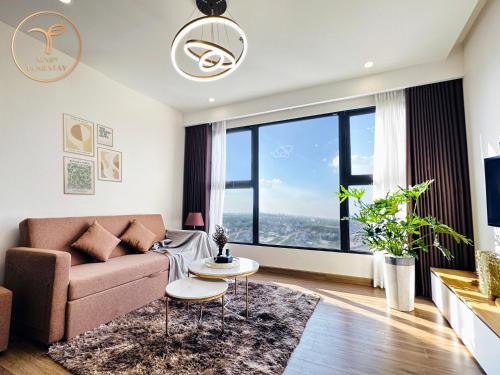 Van Giang Apartment | Experience Armin Homes Ecopark with Riverview & Pool