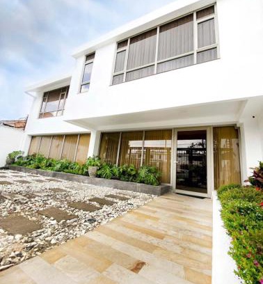 Suba House | Relax at Armonía Casa Spa with Pool and Hot Tub Amenities