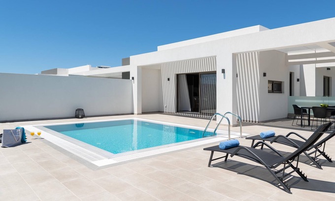 Gennadi Villa | Gennadi's Armonia Suites: Oceanfront Paradise Awaits