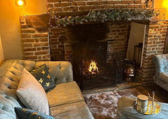 Bridge House | Tranquil Arms Cottage: Pet & Child Friendly Retreat