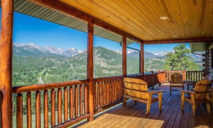 Windcliff Estates House | Pet-Friendly Armstrong Log Cabin with Pool & Breakfast