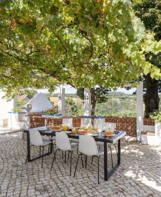 Carvalhal Benfeito Apartment | Arneiro Garden House - Country Retreat with BioPool
