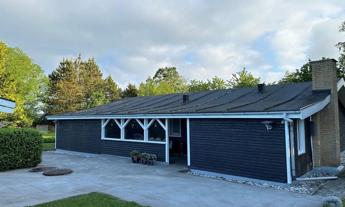 Strandby House | Cozy Retreat "Arnhild" Near the Ocean with Spa & Breakfast