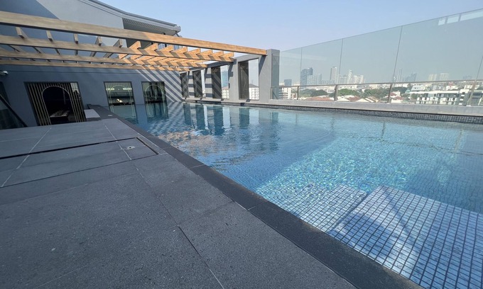 Phra Khanong Hotel | Experience the ARNI Skye Hotel: 4-Star Rated Bliss