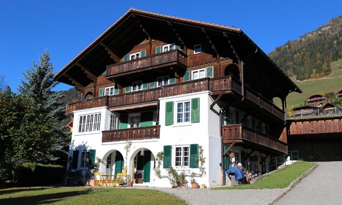 Chateau-d'Oex Apartment | Pet-Friendly Retreat at Arnica 1 with Family Amenities