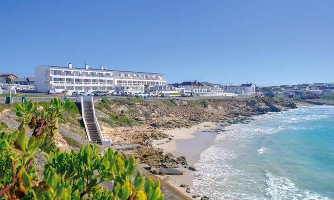 Waenhuiskrans Hotel | Relax at Arniston Spa Hotel with Oceanfront Views and Pool