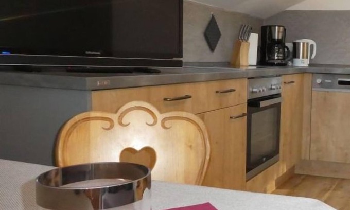 Wallgau Apartment | Cozy Arnspitz: Inviting Guesthouse with Mountain Views