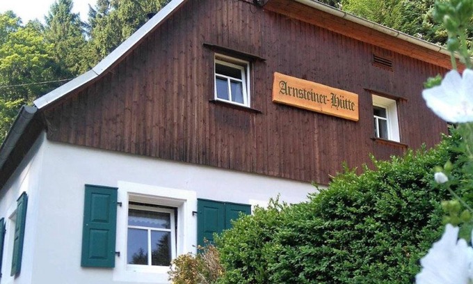 Sebnitz Apartment | Arnsteiner Hütte: Pet Friendly Retreat with Ocean Views