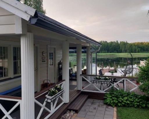 Valkeala House | Explore Arolahti Suite: Oceanfront Retreat with Hot Tub