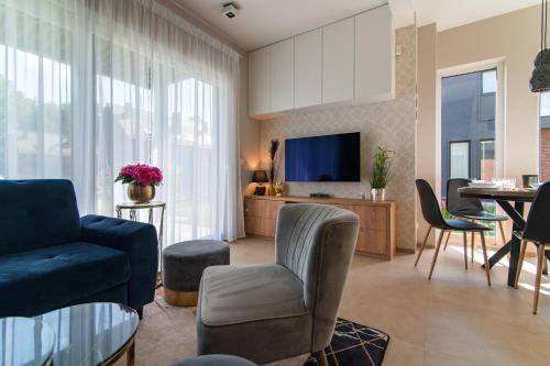 Debki Villa | Oceanfront Haven: Family-Friendly Aroma Dębki 2 Retreat