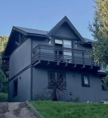 San Martin de los Andes House | Experience Aroma de Hogar: Family-Friendly Retreat