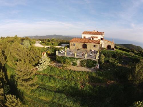 Castellaccio Bed & Breakfast | Pet-Friendly Arpaderba B&B with Oceanfront Views