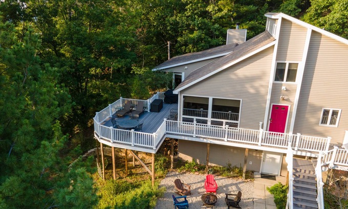 Shelby House | Pet-Friendly Lake Michigan Beach House with Ocean Views
