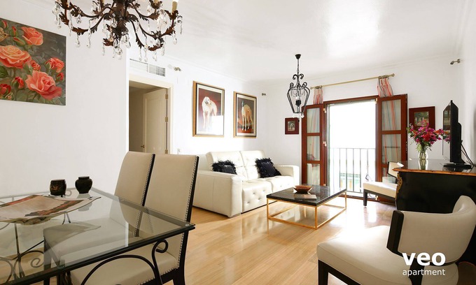 Feria Apartment | Arrayán: Exceptional 3-Bedroom Retreat in Macarena
