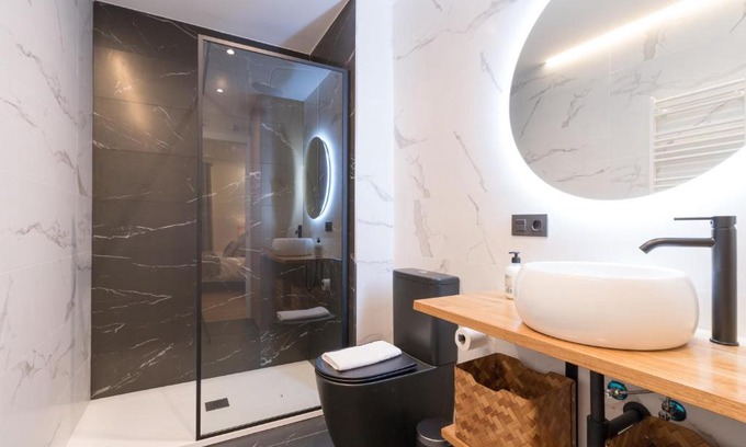 Bilbao Old Town Apartment | Discover Arriaga: Family-Friendly 4-Star Hotel Awaits!