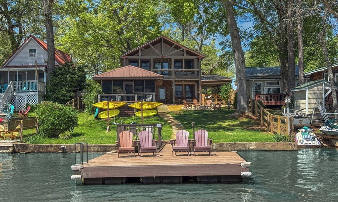 Jackson House | Exceptional Arrow Point Lodge: Family-Friendly with Kitchen
