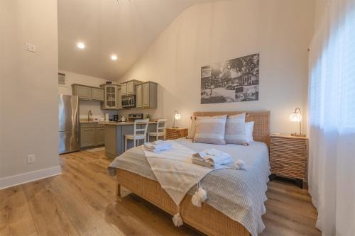 Saugatuck House | Arrowhead #4 - Updated Studio Near Downtown Saugatuck