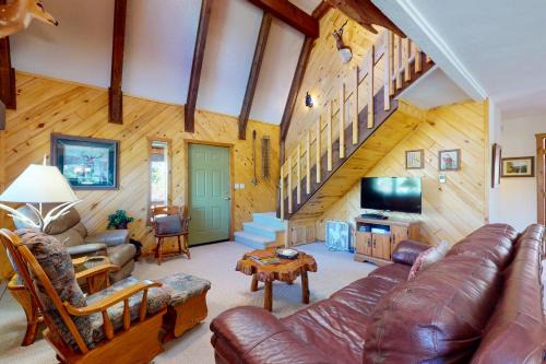 Ponderosa Pines House | Family-Friendly Arrowhead Cabin for Memorable Getaways