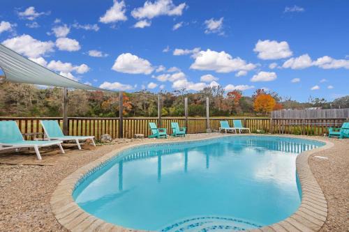 Wimberley House | Discover Arrowhead Falls: Family-Friendly with Pool Access