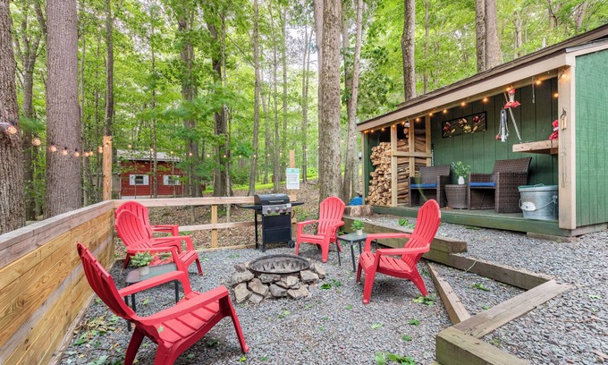 Pocono Lake House | Relax at Arrowhead Lake Retreat with Pool & Game Room
