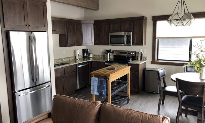 West Yellowstone Condo | Arrowhead Lodge Unit 9: Lake View with Family-Friendly Amenities