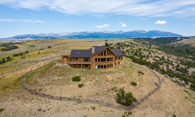 Livingston House | Arrowhead Lodge - Secluded Retreat with Incredible Views