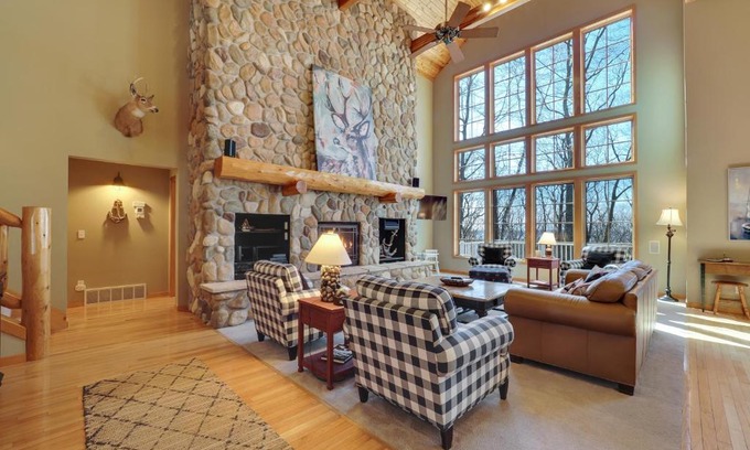 Birchwood Farms House | Discover Arrowhead Summit: Family-Friendly with Hot Tub