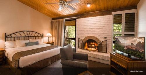 Uptown Sedona Resort | Relaxing Arroyo Roble Resort with Pool & Hot Tub Amenities