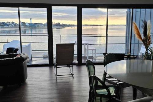 Port-Louis House | Serene ARSAV Vue Mer et Plage with Breathtaking Ocean Views