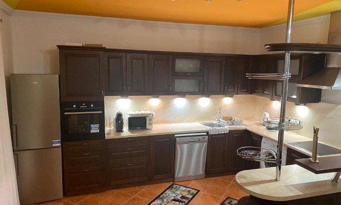 Balatonfuzfo Apartment | Family-Friendly Arsenal Sorházi Apartman with High Ratings