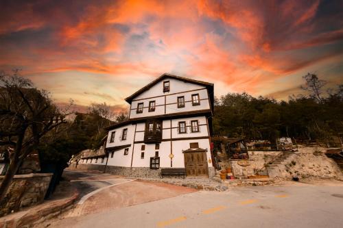 Mudurnu Hotel | Discover Arslan Bey Konağı Butik Otel: Family & Pet Friendly