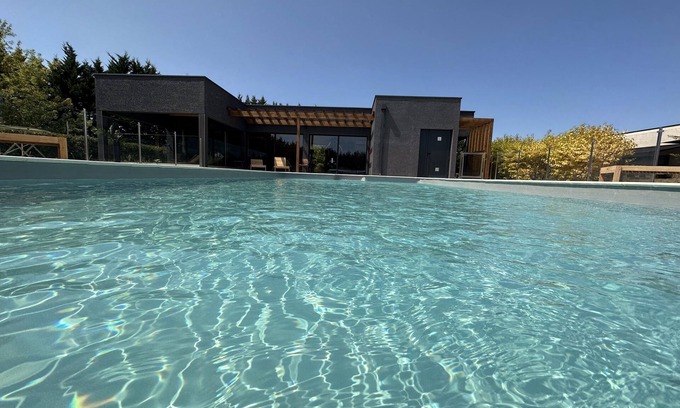 Cohade Hotel | Discover Artémis Hôtel & Spa Bistro: 9/10 Guest Rated Retreat