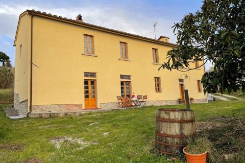 Larciano House | Inviting Art Apartment at Agriturismo il Vecchio Merlo