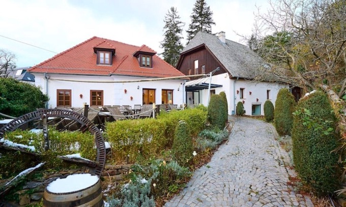 Grinzing Apartment | Cozy Art Apartments Sievering: Family-Friendly Getaway
