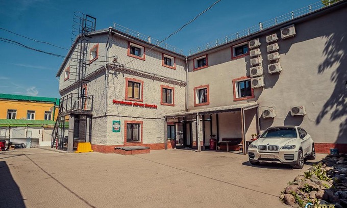 Yaroslavl Historic City Centre Hotel | Inviting Stay at Art Club Kitayskiy Lyotchik Dzhao Da
