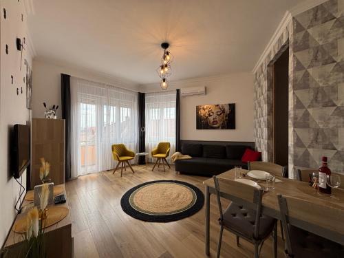Pecs Apartment | Pet-Friendly Retreat at Alkotmány Corner - Rated 9/10