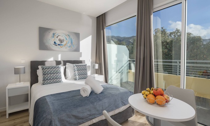 Sao Goncalo Apartment | Art Deco Apartments - 3A: Top-Rated with Pool & Kitchen