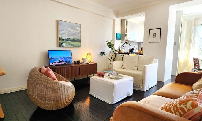 Kings Cross Apartment | Art Deco Haven in the Heart of Elizabeth Bay with outdoor pool