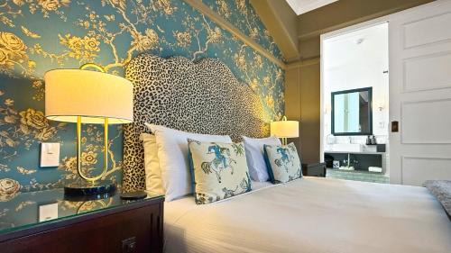 Napier Hotel | Elegant Art Deco Masonic Hotel - Child Friendly & Rated 8.5