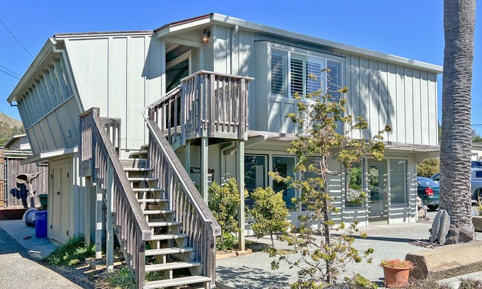 Bodega Bay House | Art Gallery: Cozy Apartment with Breakfast & Family Amenities