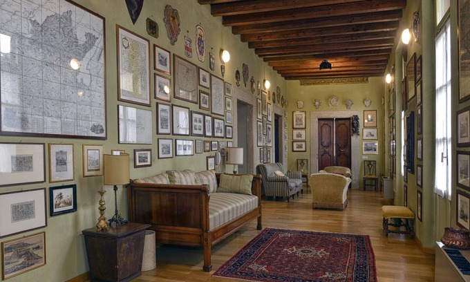 Brescia Antica Apartment | Art Gallery Apartment: Historic Oasis in Brescia City Center
