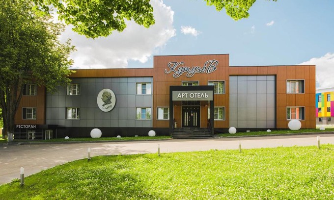 Smolensk Hotel | Art Hotel Kutuzov: 4-Star Experience with Breakfast & Hot Tub