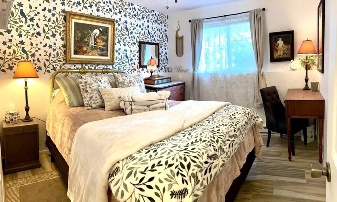 South Perry District House | Art House Down: Pet-Friendly Retreat with Kitchen Amenities