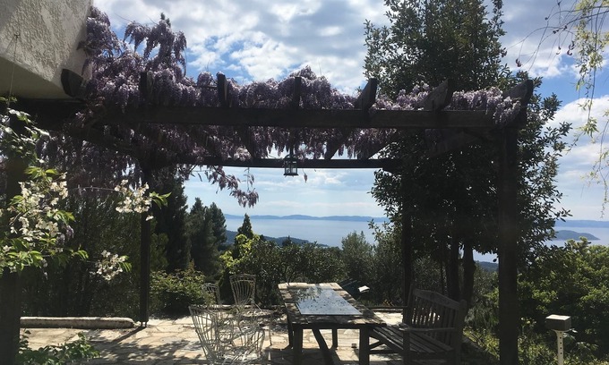 Sithonia House | Discover an Art House Oasis in Private Sithonia