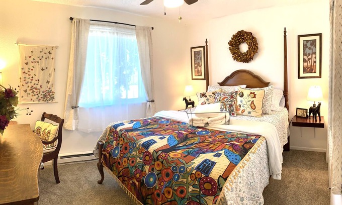 South Perry District House | Art House Up: Unique, Comfy Stays with Breakfast Included