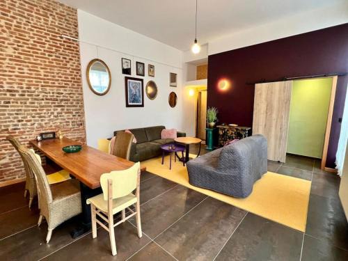Saint-Laurent Apartment | Relax in Art Loft -Opéra, Saint-Lambert with Family-Friendly Amenities
